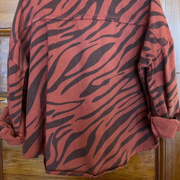 LEA & Viola Denim Jacket - Picture 2 of 8